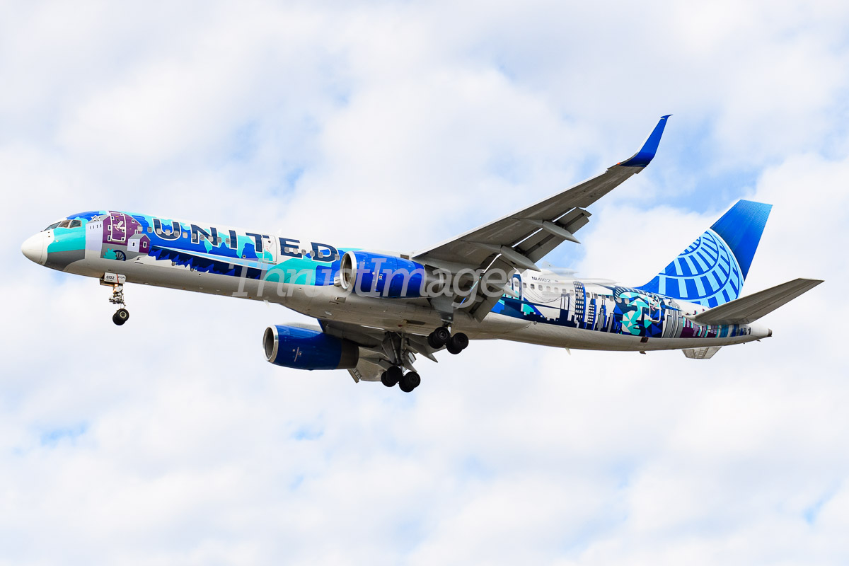 United Airlines Boeing B757 N14102